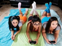 Culo grande, Verga grande, Tetas grandes, Morena, Juegos, Adolescente