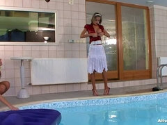 Блондинки, Брюнетки, Натуральные сиськи, Софткор, Между сисек, Сиськи, Под водой, Влажная
