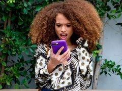 69, Plantureuse, Doigter, Interracial, Embrassement, Rousse roux, Dénudage, Adolescente