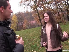 Sucer une bite, Club, Européenne, Faciale, Hard, Rasée, Adolescente, Nénés