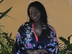 Tussi, Grosse titten, Schwarz, Britisch, Schwarz, Interrassisch, Mutti, Pool