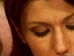 Aufs gesicht abspritzen, Fingern, Lingerie, Piercing, Strümpfe, Tätowierung, Flotter dreier, Nass