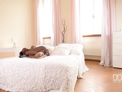 Chambre à dormir, Insertion, Lingerie, Masturbation, Solo, Suçant, Jouets, Vibromasseur