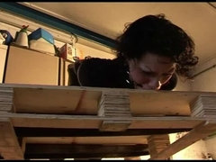 Aangekleed, Vastgebonden