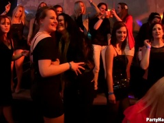 フェラチオ, 着衣女と全裸男, 気狂い, ダンス, 異人種間, パーティ, ストッキング, スインガー