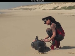 Plage, Femme dominatrice