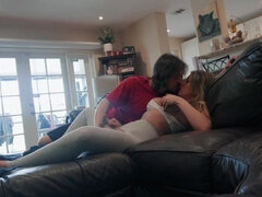 Enthousiasteling, Grote mammen, Blond, Vriendje, Sperma shot, Vriendin, Handbeurt, Billekoek