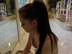 Брюнетки, Пальцем, Оргазм, Крошечные, Душ, Тощие, Сиськи, Влажная