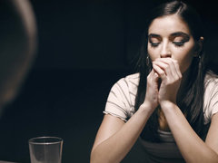 Bruinharig, Diep in de keel, Latijnse vrouw, Likken, Masturbatie, Natuurlijke tieten, Kut duiken, Tieten likken