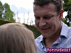 Petite femme, Chatte