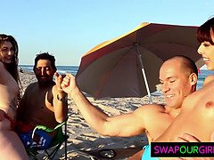 Arsch, Strand, Grosser schwanz, Braunhaarige, Papi, Hd, Muschi, Schreiend