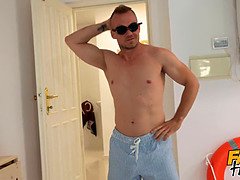 Anal, Grosse bite, Gros seins, Sucer une bite, Mature, Mère que j'aimerais baiser, Piscine, Criant