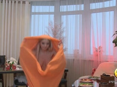 Lieveling, Blond, Bruinharig, Grappig, Huisgemaakt, Naakt, Tieten likken, Nat