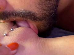 Fingern, Schwul, Freundin, Orgasmus, Piercing, Muschi, Ablutschen, Tätowierung