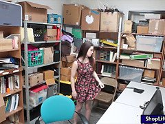 Enthousiasteling, Achterkamer, Pijpbeurt, Gevangen, Likken, Politie, Kut duiken, Tatoeage