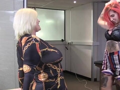 指いじり, キス, 熟年, 自然山雀, 穴開きパンティ, ピアス, ヤリマン, オッパイの