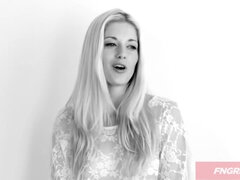 Leie, Hinter den kulissen, Blondine, Lesbisch, Milf, Natürlich, Natürlichen titten, Jungendliche (18+)