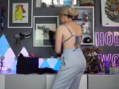 Lieveling, Grote kont, Grote mammen, Badpak, Blond, Rondborstig, Moeder die ik wil neuken, Tieten likken