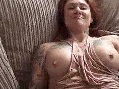 Brits, Vingeren, Gotisch, Huisgemaakt, Masseren, Masturbatie, Geschoren, Mager