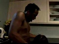 Grosse titten, Schwarz, Britisch, Schwarz, Gruppe, Küche, Milf, Flotter dreier