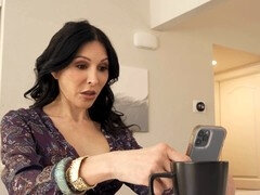 Anal, Cul à la bouche, Brunette brune, Femme couguar, Maman, Fils, Tabou, Jouets