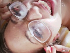 Grosser schwanz, Spermaladung, Schwanz, Aufs gesicht abspritzen, Brille, Handjob, Monster, Jungendliche (18+)