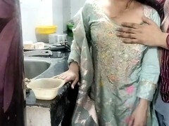 Bisexuelle, Couple, Conversation vulgaire, Hard, Fait maison, Petite femme, Soeurs, Jarretelles