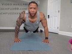 Grosse bite, Noire, Éjaculation interne, Lunettes, Gym, Muscle, Tatouage