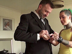 Sadomasoquismo, Mamada, Amarrada, Británico, Dominación, Hembra, Penetracion con dedos, Humillación