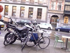 Gros seins, Allemand, Fille latino, Seins naturels, Pov, Public, Rugueux, Nénés