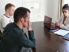 18 ans, Gros cul, Grosse bite, Sucer une bite, Tir de sperme, Seins naturels, Adolescente, Nénés