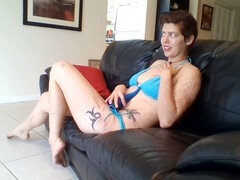 Bikini, Mamada, Lesbiana, Masturbación, Al aire libre, Público, Pelirrojo, Juguetes