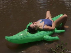Veronica - Crocodile Hunter