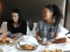 Азиатки, Брюнетки, Фетиш, Еда, Гостиница, Японки, Натуральные сиськи, Тату