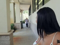 Américain, Cul, Sucer une bite, Tromperie, Éjaculer dans la bouche, Fille latino, Pov, Rasée