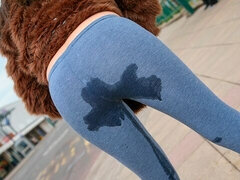 Arsch, Grosser arsch, Grosse titten, Braunhaarige, Flashen, Im freien, Öffentlich, Nass