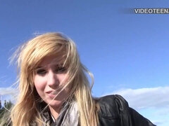 Blond, Eerste keer, Flashing, Hardcore, Kut duiken, Rok, Strak, Tieten likken