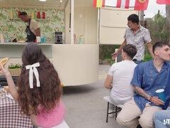 Culo grande, Tetas grandes, Morena, Comida, Interracial, Besar, Madres para coger, Perforación