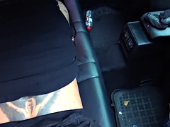Leie, Auto, Europäisch, Hardcore, Milf, Piercing, Öffentlich, Tätowierung