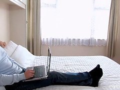 Blasen, Britisch, Gehörnter ehemann, Hundestellung, Fingern, Muschi, Rasiert, Ehefrau