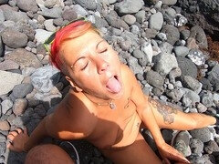 Amateur, Playa, Mamada, Pareja, Semen en la boca, Madres para coger, Desnudo, Al aire libre