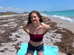18 ans, Plage, Grosse bite, Sucer une bite, Queue, Pov, Public, Rasée