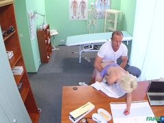 Éjaculation interne, En levrette, Branlette thaïlandaise, Léchez, Mère que j'aimerais baiser, Bureau, Uniforme, Voyeur