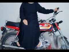 First Time Anal with Boyfriend on New Honda Bike 2025 - Teen Pakistani Girl Outdoor Sex