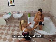 Michelle Getting Wet In The Tub Leads To Snatch Play