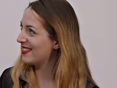 Enthousiasteling, Brits, Naakte man aangeklede vrouw, Dominante vrouw, Fetisj, Groep, Hakken, Ondergoed