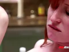 Grote kont, Sperma in gezicht, Keuken, Likken, Rijpe lesbienne, Moeder die ik wil neuken, Roodharige vrouw, Anaal likken