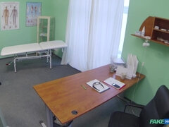 Leie, Blasen, Arzt, Handjob, Lecken, Büro, Im freien, Muschi