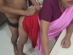 18 jaar, Aziatisch, Tante, Grote kont, Huisgemaakt, Indisch, Masseren, Tiener