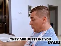 Grote mammen, Hd, Rijpe lesbienne, Moeder die ik wil neuken, Doordringend, Kort haar, Stiefmoeder, Kousen